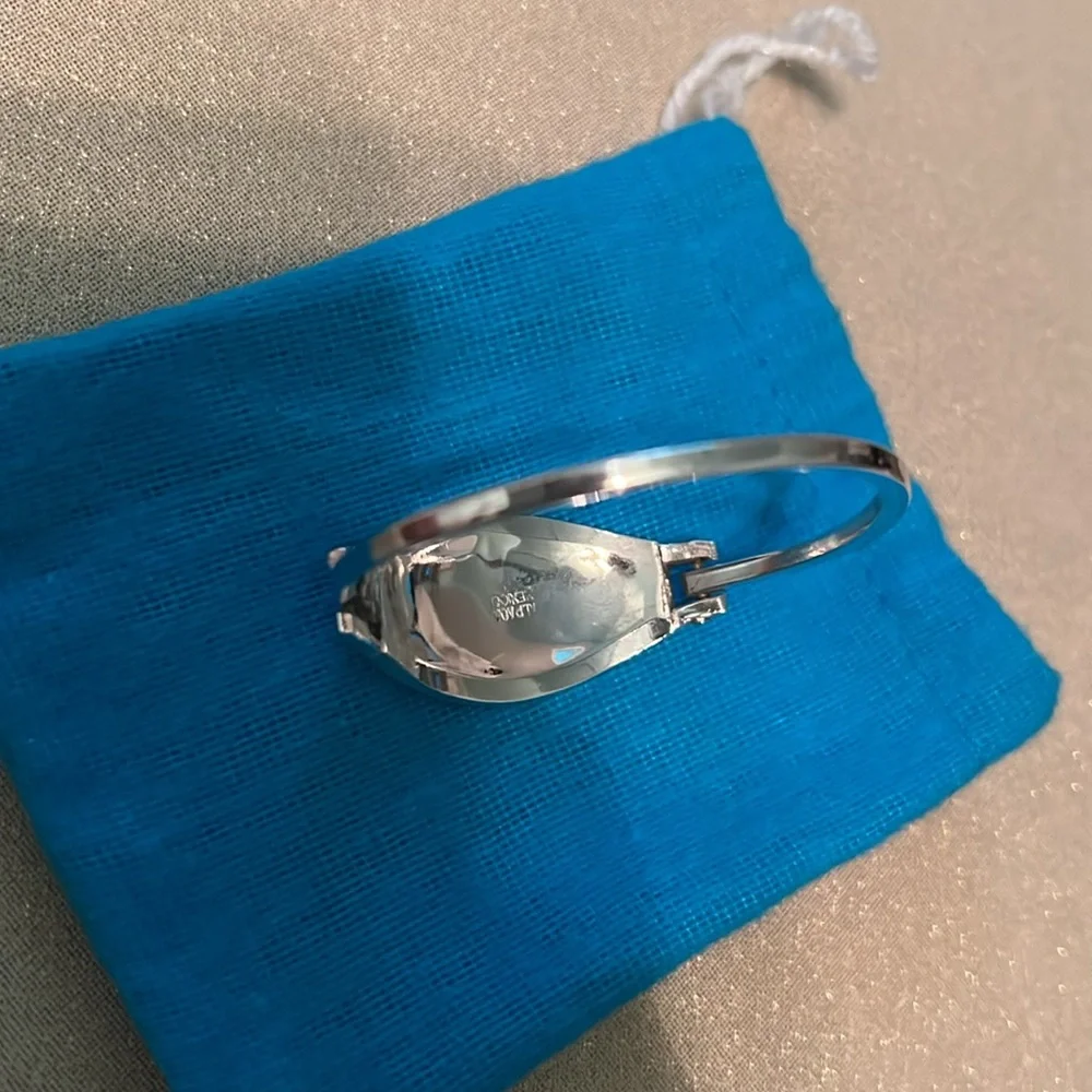 NWOT Alpaca Mexico Silver Abalone Inlay Hinge Children’s Bracelet